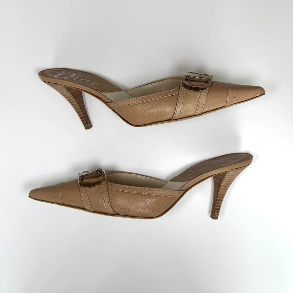 Vintage Dior tan leather pointed-toe mule heels with D buckle, size US 7 - Picture 4 of 8